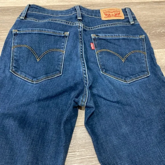 Levi’s Classic Blue Women's Jeans Denim Waist 27 - Picture 3 of 13